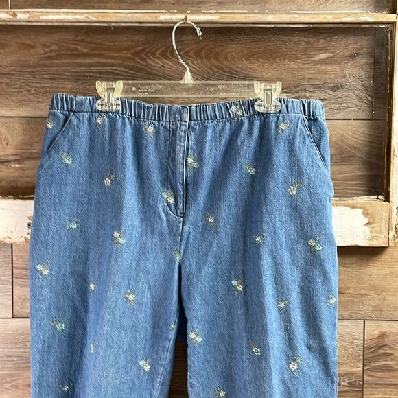 Classic Element Petite Ladies Jeans,Size XLP,Blue with Small Embroidered Flowers - Picture 6 of 10